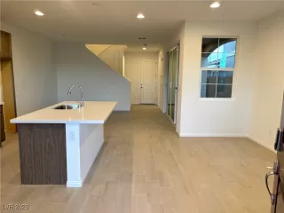 Photo #2: 2720408 Listing 