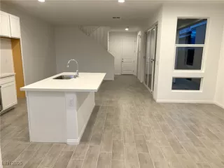 Photo #2: 2720411 Listing 