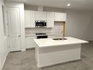 Photo #4: 2720411 Listing 