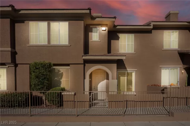 MLS: 2720422 Condo For Sale