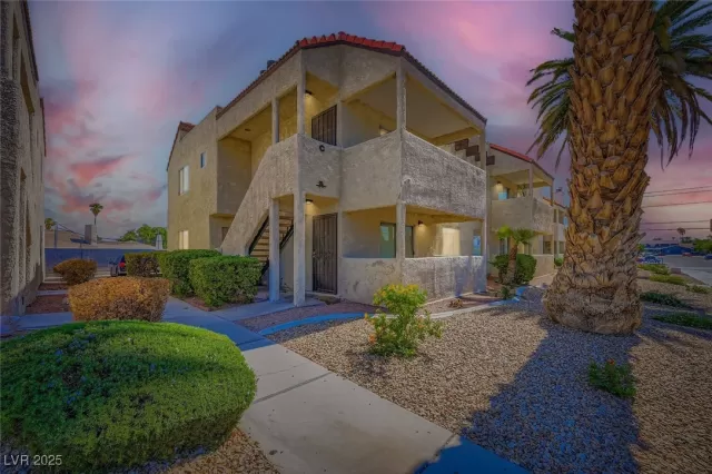 MLS: 2720425 Condo For Sale