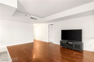 Photo #5: 2720428 Listing 