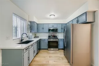 Photo #3: 2720439 Listing