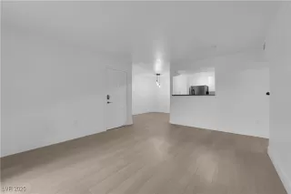 Photo #3: 2720469 Listing 