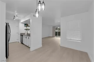 Photo #6: 2720469 Listing 