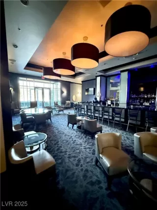 Photo #6: 2720497 Listing