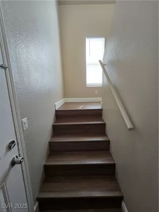 Photo #3: 2720512 Listing