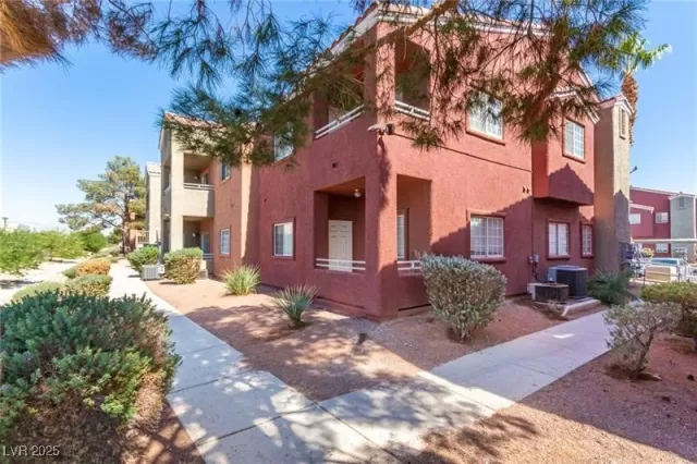 MLS: 2720523 Condo For Sale