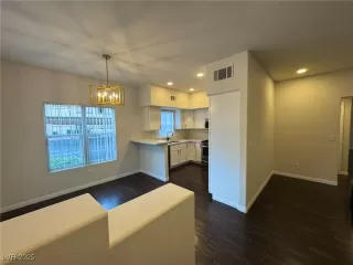 Photo #3: 2720560 Listing