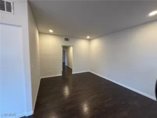 Photo #4: 2720560 Listing