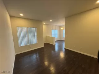 Photo #5: 2720560 Listing