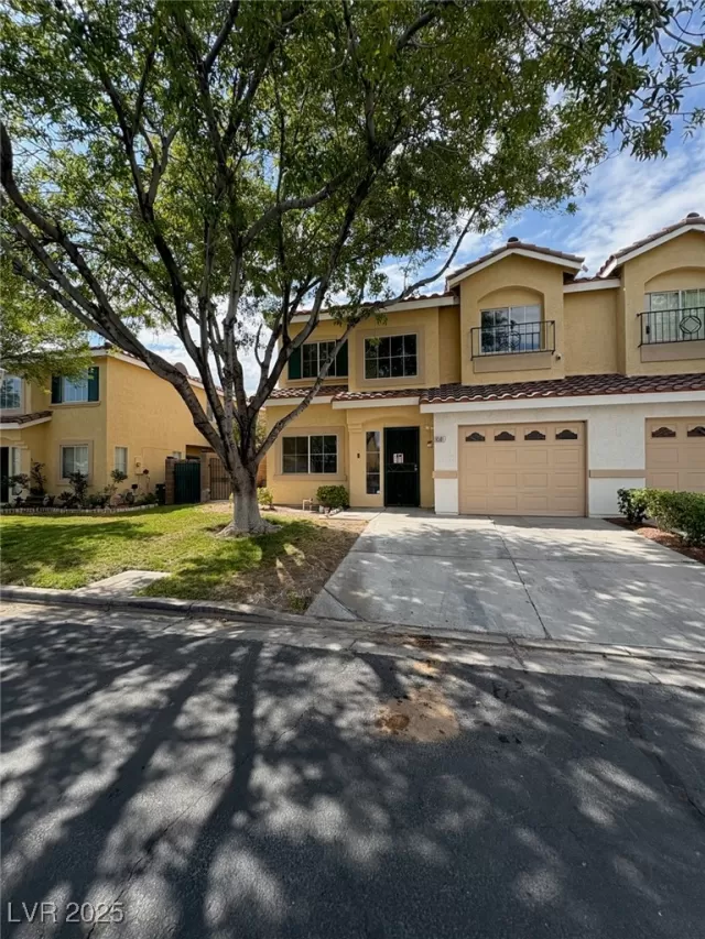 MLS: 2720565 Condo For Sale