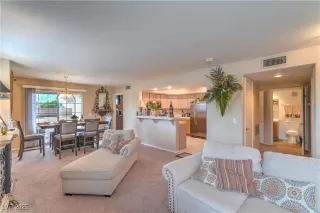 Photo #4: 2720567 Listing