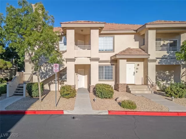 MLS: 2720568 Condo For Sale