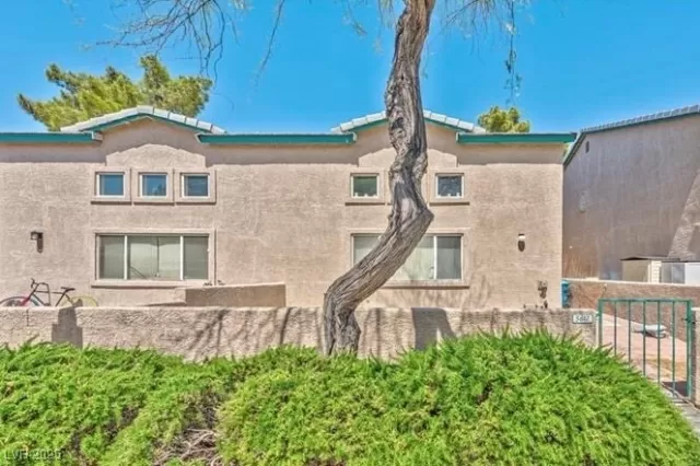 MLS: 2720581 Condo For Sale