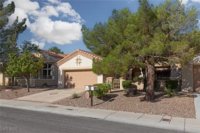 MLS: 2720583 Condo For Sale