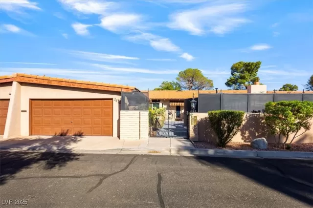 MLS: 2720591 Condo For Sale