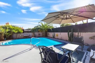 Photo #1: 2720591 Listing 