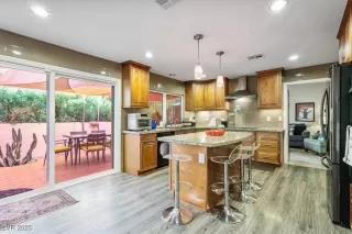 Photo #6: 2720591 Listing 