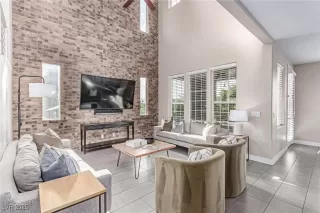 Photo #4: 2720612 Listing