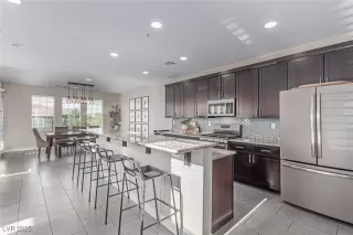 Photo #5: 2720612 Listing