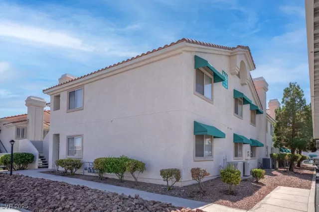 MLS: 2720655 Condo For Sale