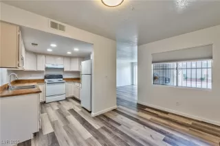 Photo #4: 2720679 Listing 