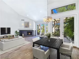 Photo #5: 2720694 Listing