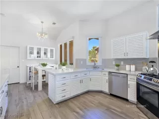 Photo #6: 2720694 Listing