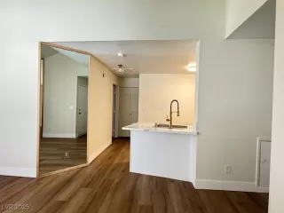 Photo #5: 2720721 Listing 