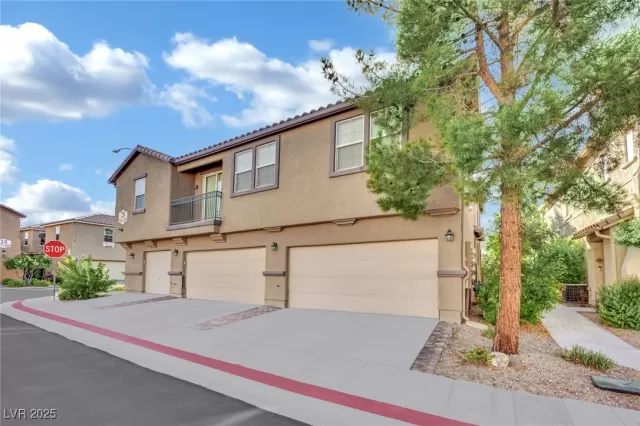 MLS: 2720728 Condo For Sale