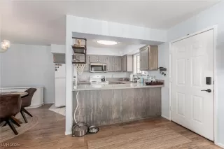 Photo #6: 2720749 Listing 