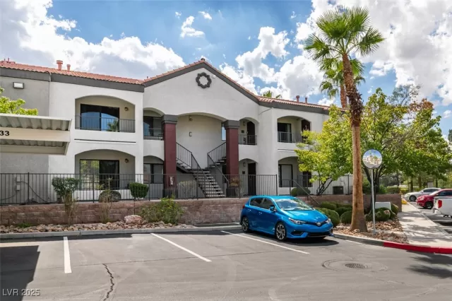 MLS: 2720789 Condo For Sale