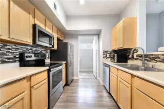 More Details about MLS # 2720826 : 2615 WEST GARY AVENUE 2067