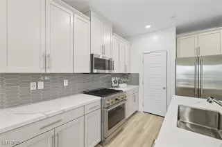 Photo #3: 2720830 Listing 