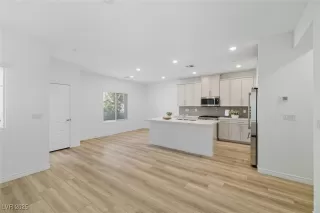 Photo #5: 2720830 Listing 