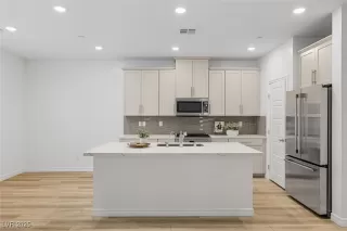 Photo #6: 2720830 Listing 