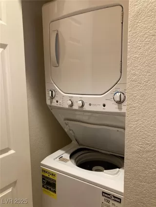 Photo #4: 2720843 Listing 