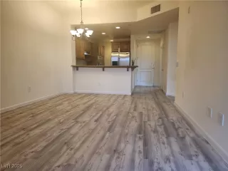 Photo #5: 2720843 Listing 