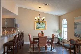 Photo #4: 2720858 Listing 