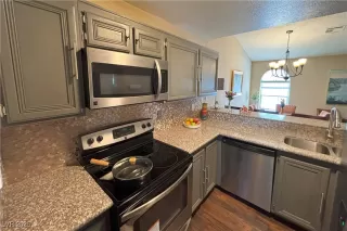 Photo #6: 2720858 Listing 