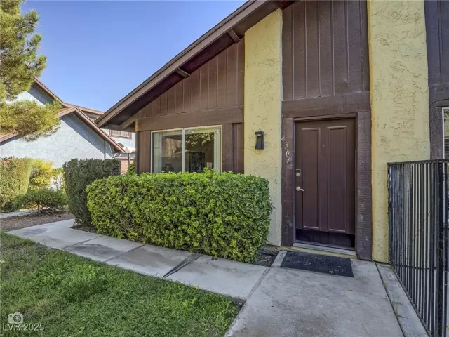 MLS: 2720873 Condo For Sale