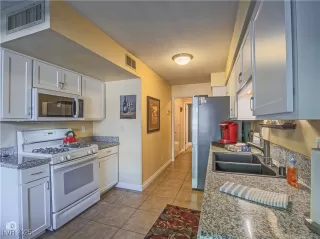 Photo #5: 2720873 Listing 