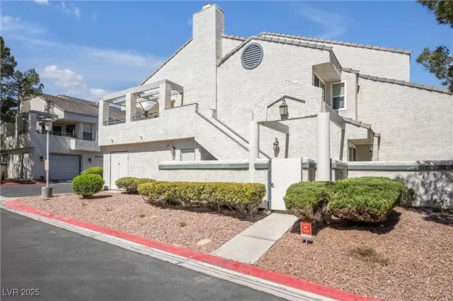 MLS: 2720875 Condo For Sale