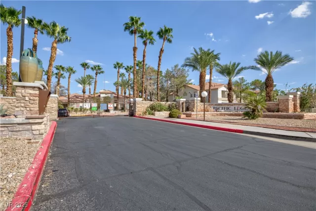 MLS: 2720891 Condo For Sale