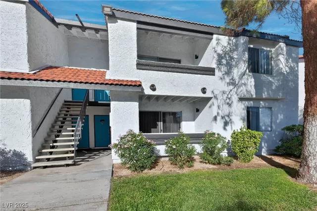 MLS: 2720892 Condo For Sale