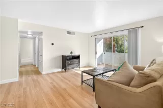 Photo #6: 2720892 Listing 