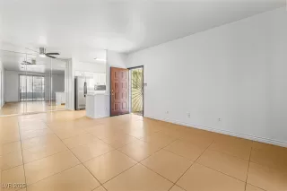 Photo #5: 2720899 Listing