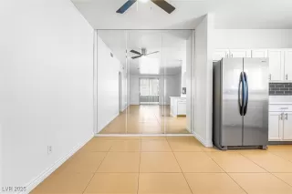 Photo #6: 2720899 Listing