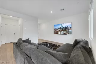 Photo #2: 2720946 Listing 